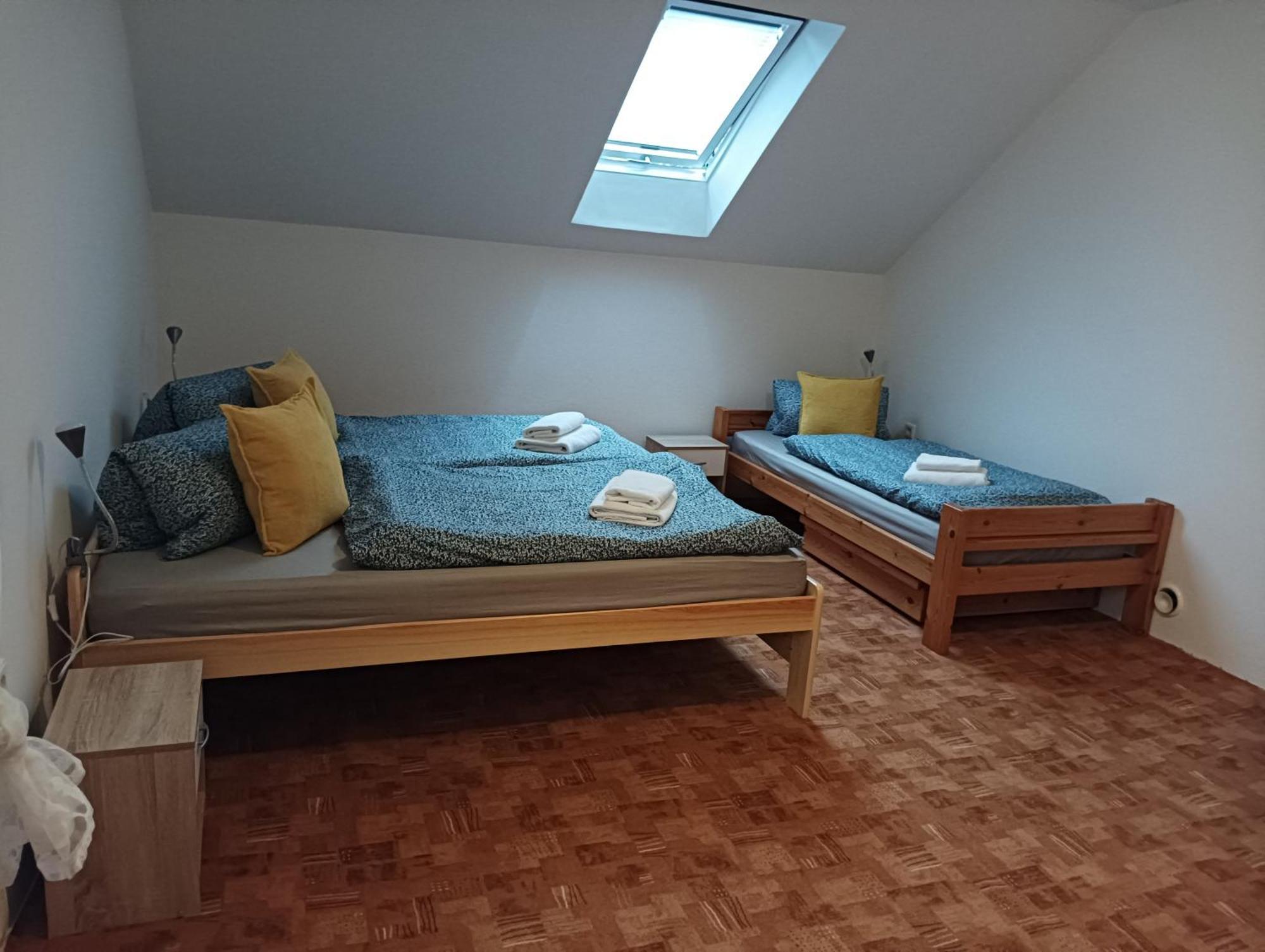 Iris Apartment *