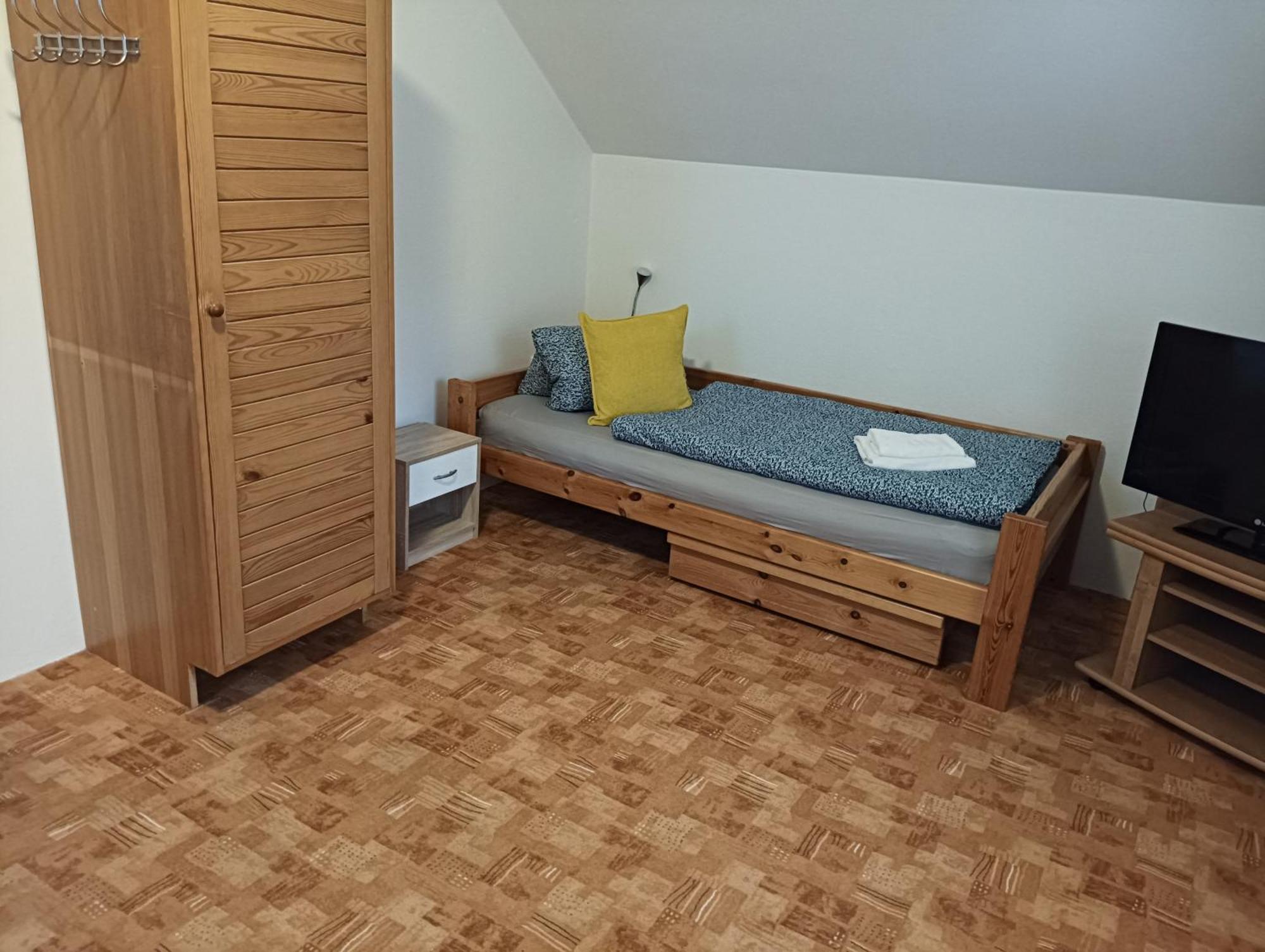Iris Apartment *